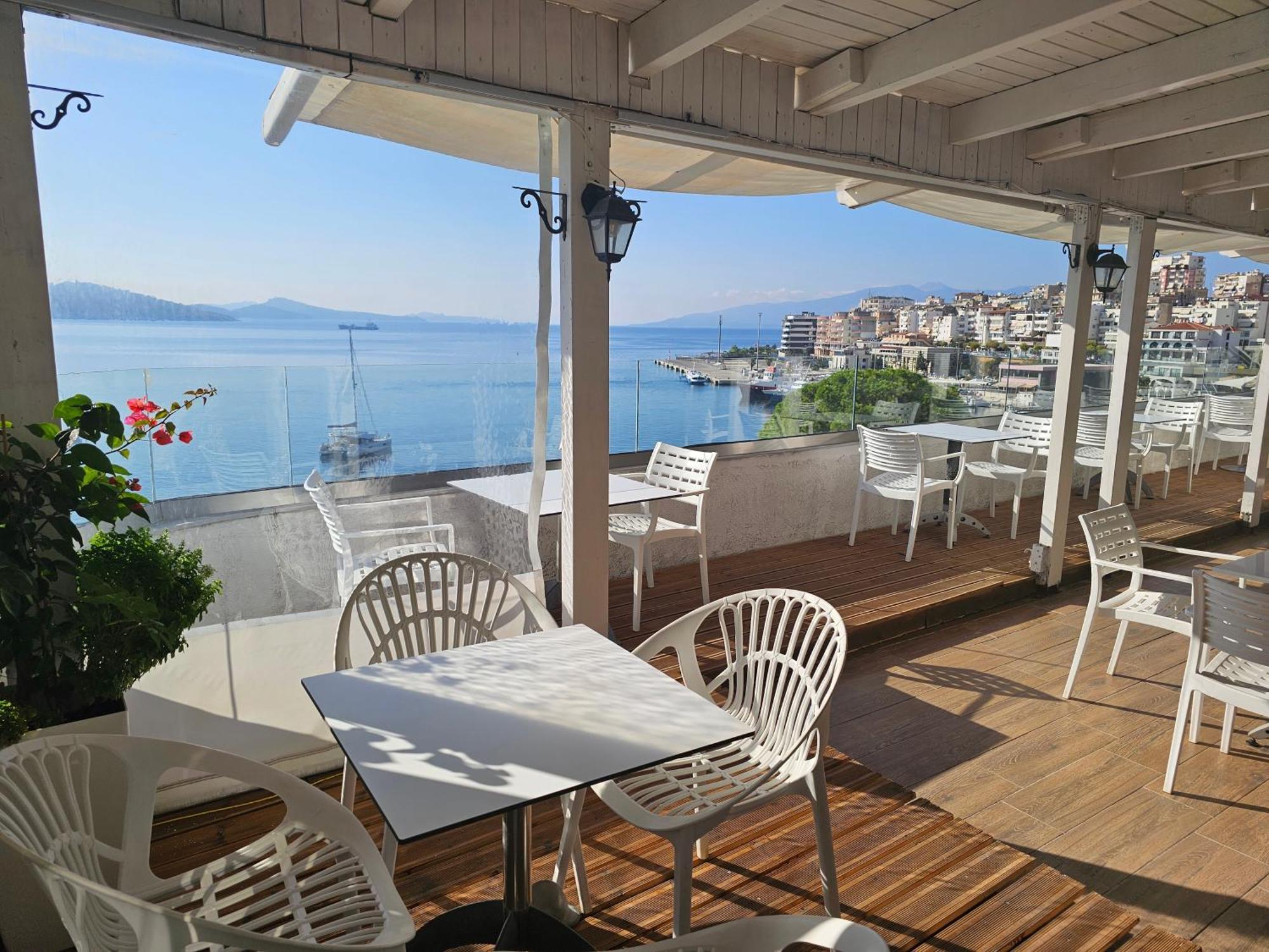 Hotel Pini Sarandë Exterior foto