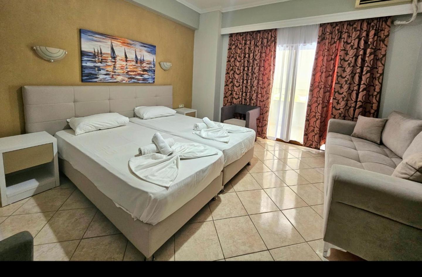 Hotel Pini Sarandë Exterior foto