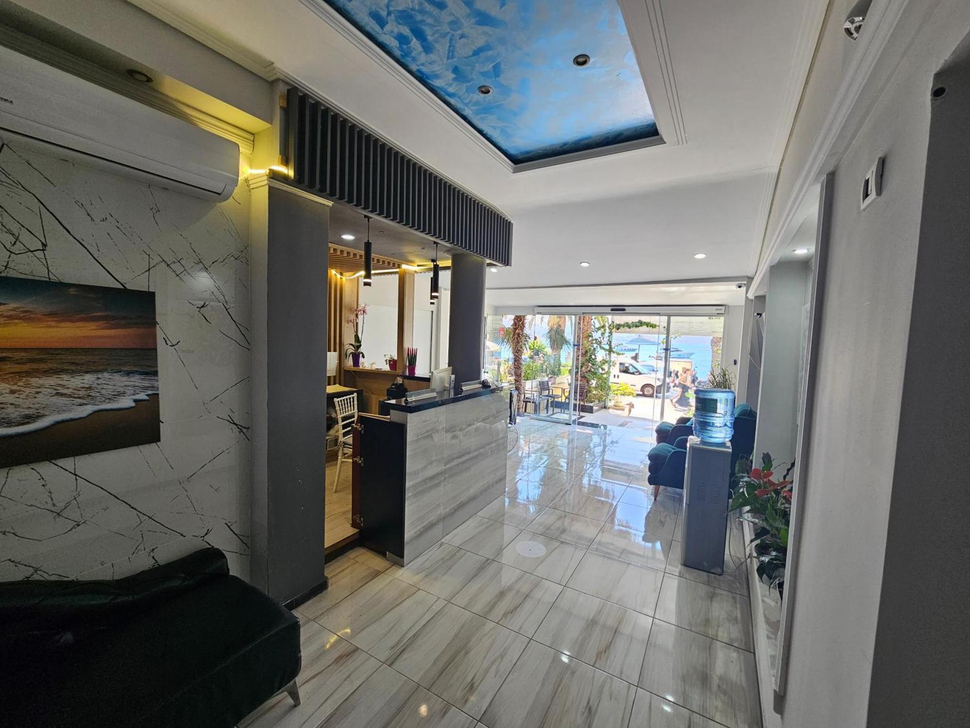 Hotel Pini Sarandë Exterior foto