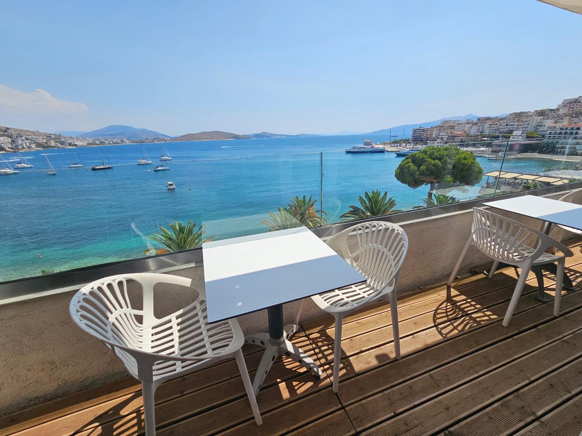 Hotel Pini Sarandë Exterior foto